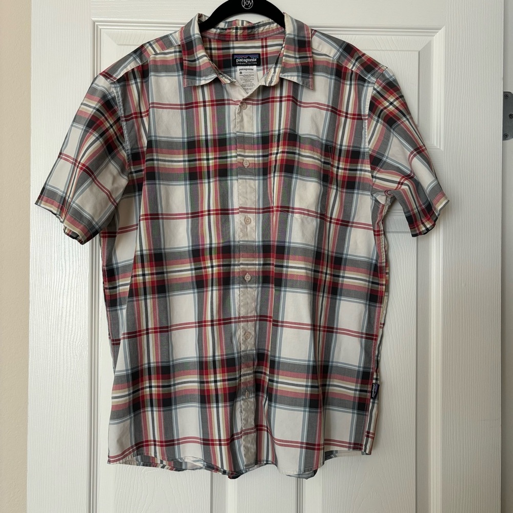 Patagonia Organic Cotton Button Up Shirt, Men’s sizer L